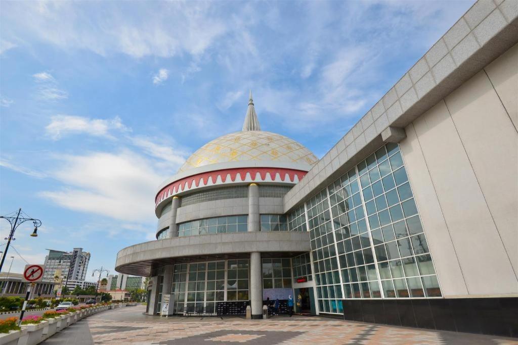 Higher Hotel Bandar Seri Begawan Exterior photo