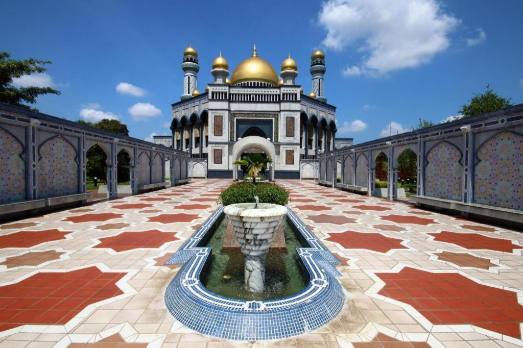 Higher Hotel Bandar Seri Begawan Exterior photo