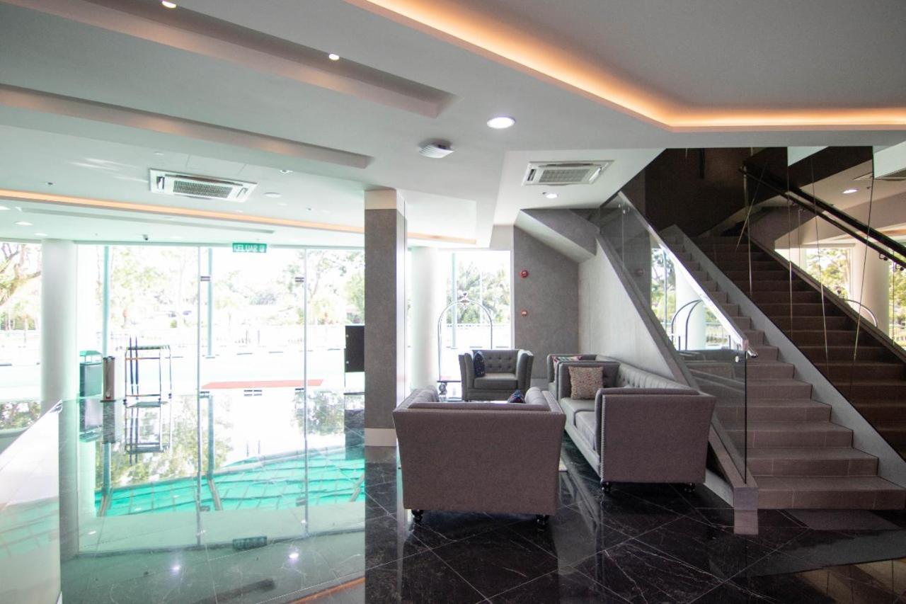 Higher Hotel Bandar Seri Begawan Exterior photo